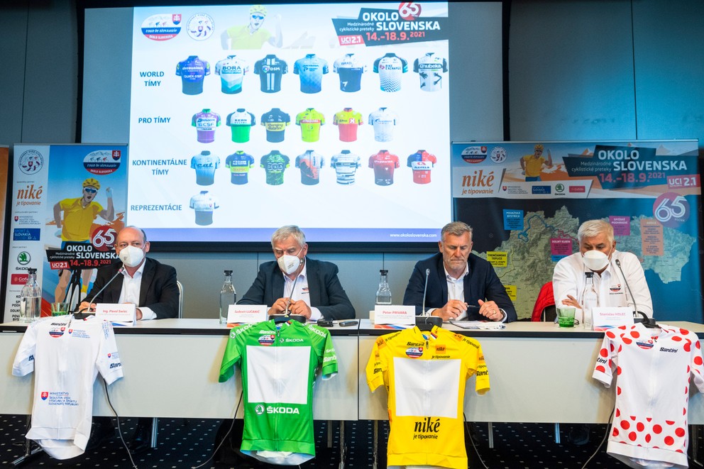 Prezentácia tímov pretekov Okolo Slovenska 2021. 