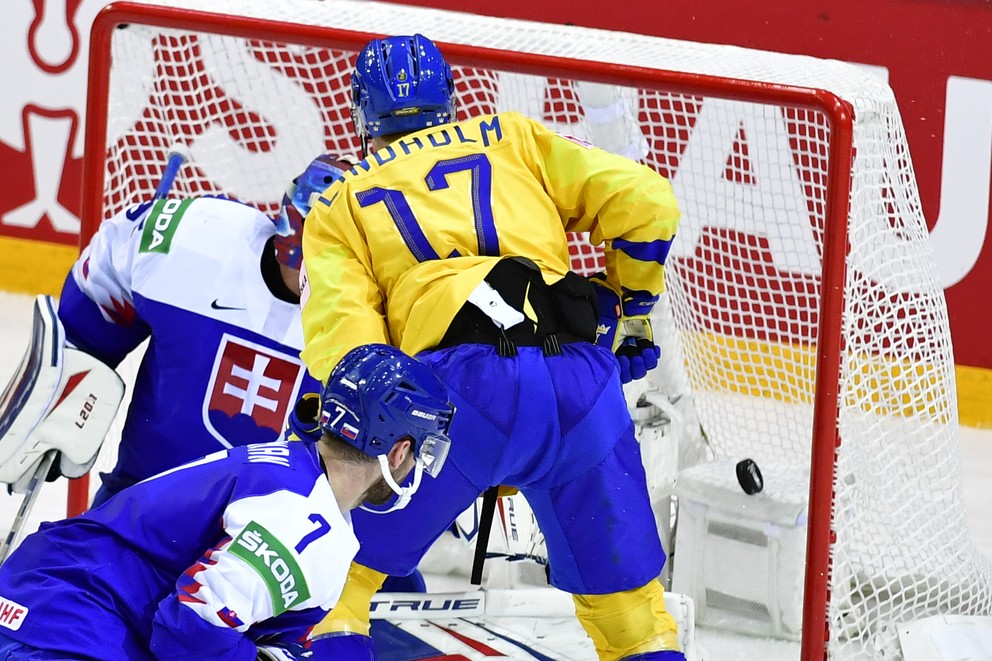 Momentka zo zápasu Slovensko - Švédsko na MS v hokeji 2021.
