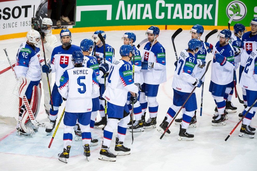 Hokejisti Slovenska po výhre nad Bieloruskom na MS v hokeji 2021.