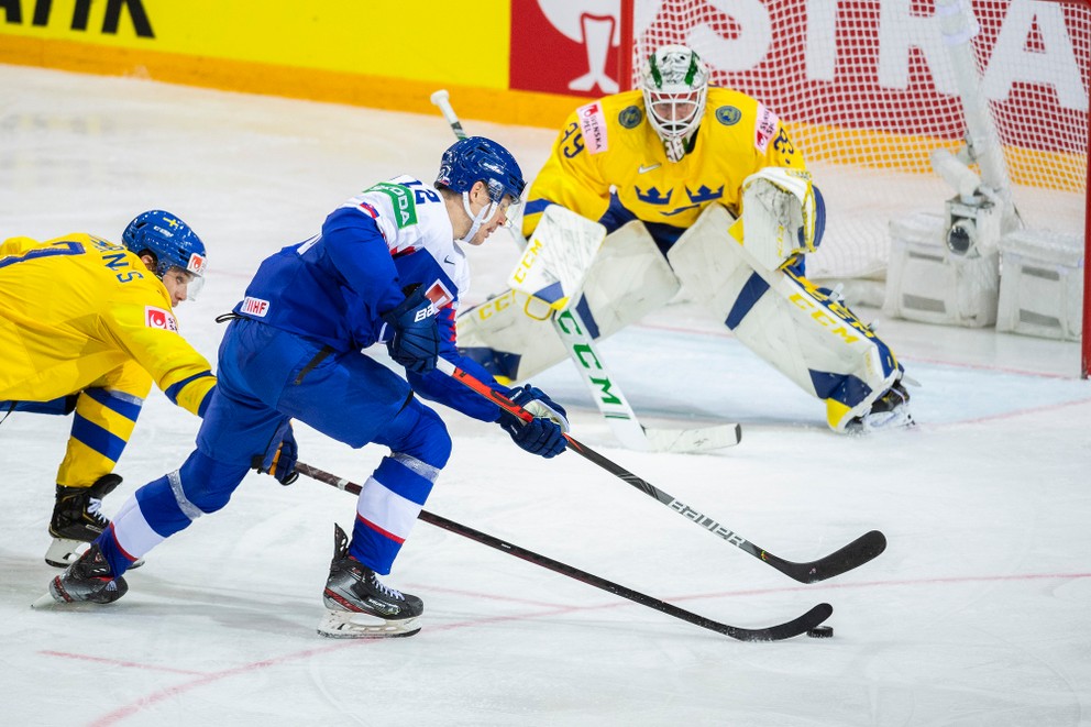 Miloš Kelemen v zápase Slovensko - Švédsko na MS v hokeji 2021.