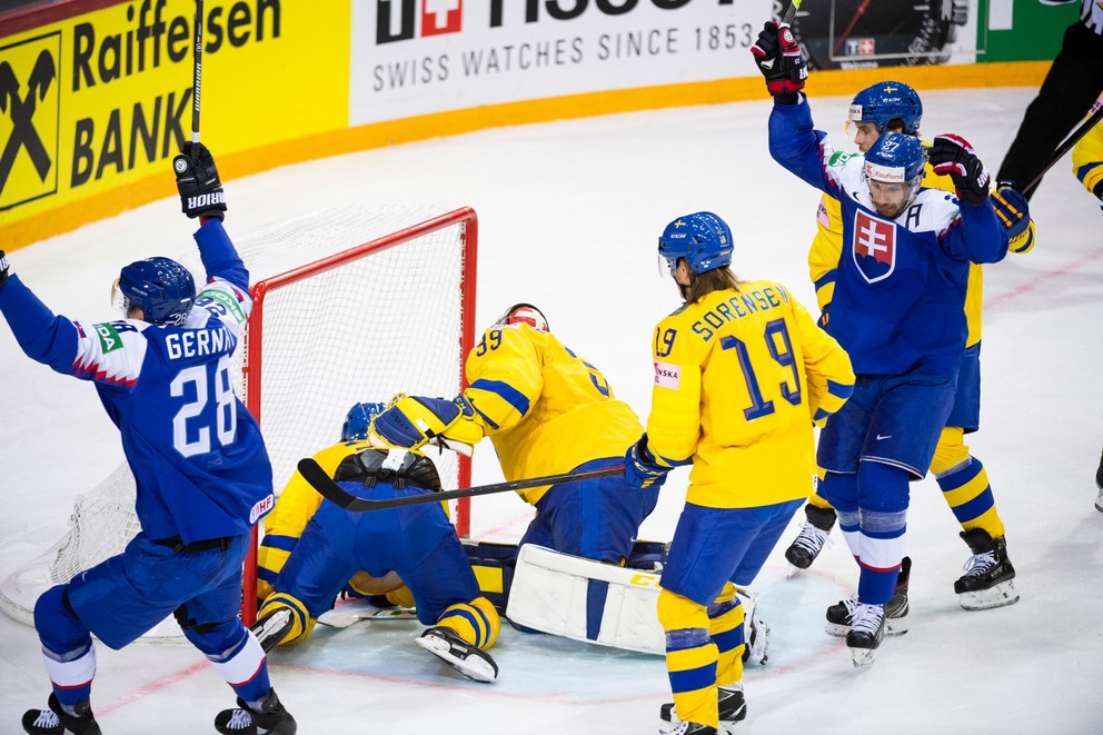 Úvodný gól zápasu Slovensko - Švédsko na MS v hokeji 2021.