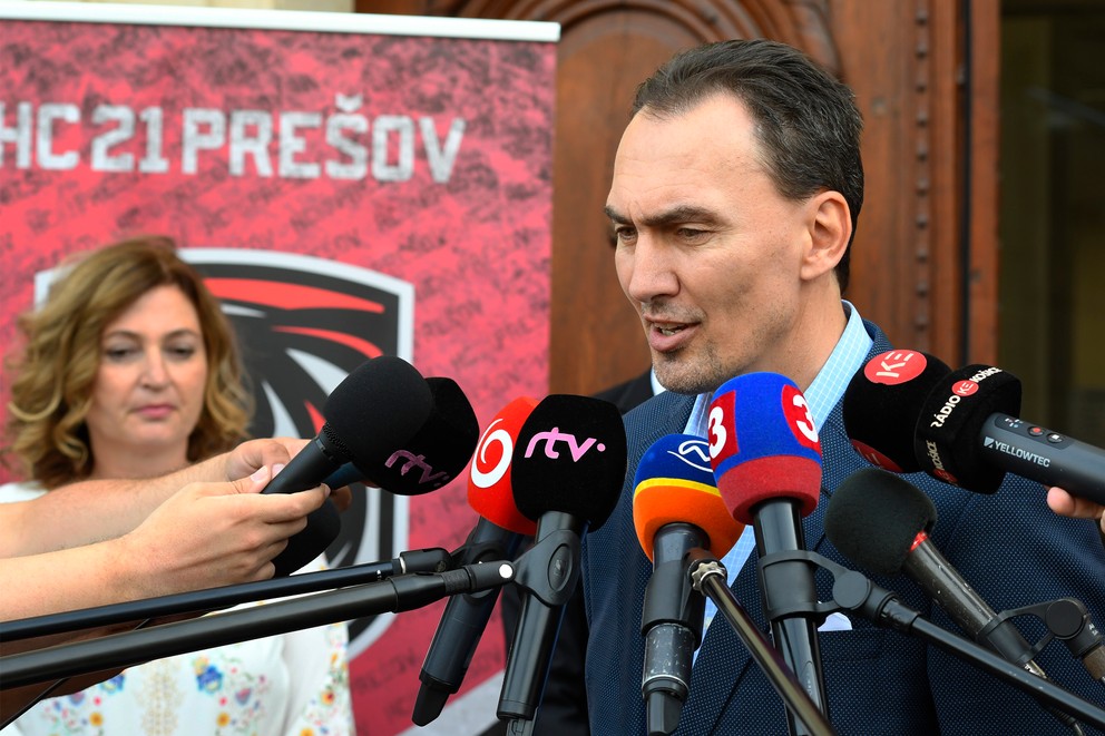 Prezident SZĽH Miroslav Šatan víta účasť Prešova v Tipsport lige. 