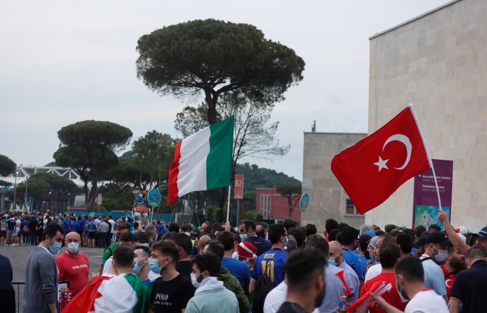 Fanúšikovia v uliciach Ríma na EURO 2020.