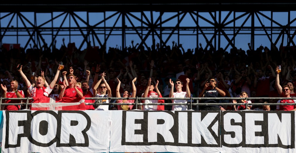 Dáni podporujúci Christiana Eriksena na EURO 2020.