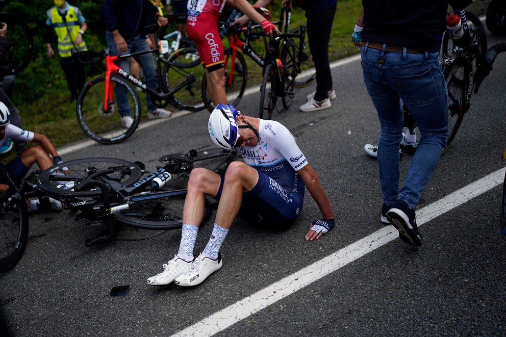 Chris Froome po páde v 1. etape na Tour de France.