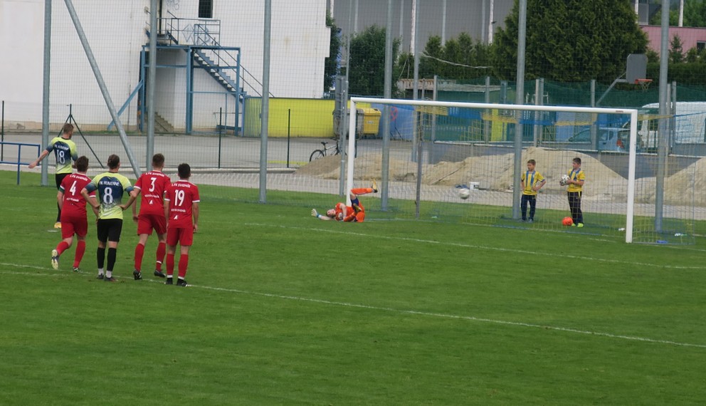 Hamuľak sa mohol hneď v prvom zápase po návrate presadiť strelecky, penaltu však poslal len do žrde.