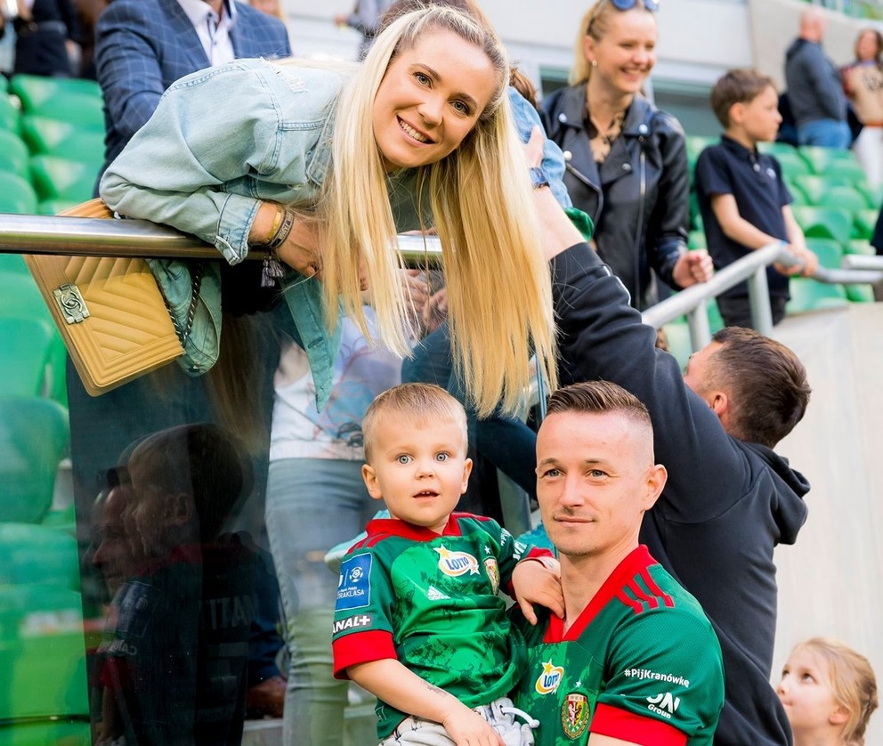 Róbert Pich je už v Poľsku ako doma. Na fotografii s manželkou Karin a synom Matiasom.