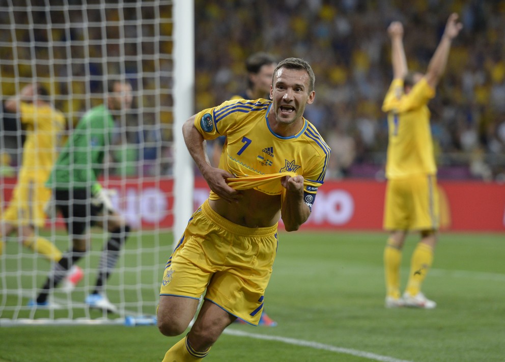 Ševčenko sa raduje z víťazného gólu do siete Švédska na EURO 2012.
