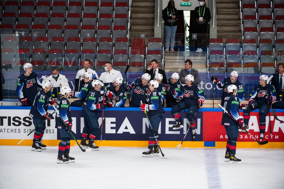 Radosť Američanov v zápase štvrťfinále Slovensko - USA na MS v hokeji 2021.
