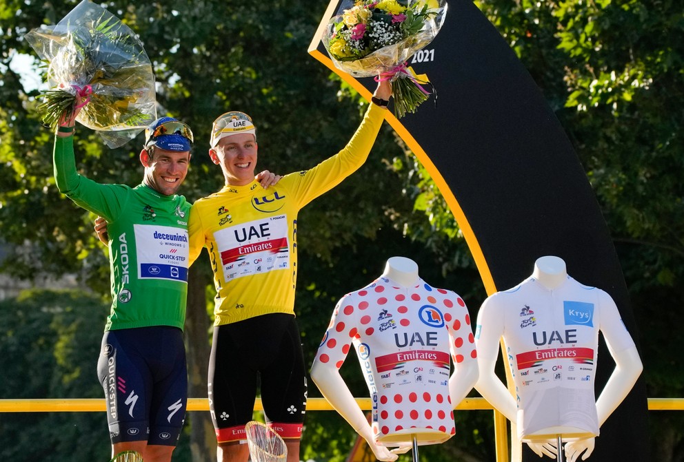Držitelia dresov na Tour de France 2021. Mark Cavendish má zelený, Tadej Pogačar všetky ostatné.