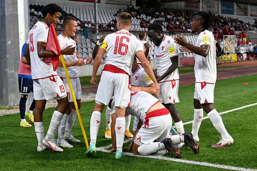 Radosť futbalistov AS Trenčín po strelenom góle.