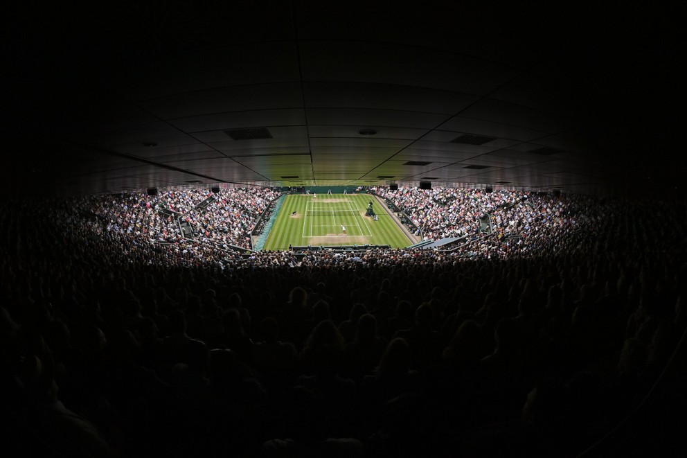 Plné hľadisko vo finále žien Wimbledonu 2021.