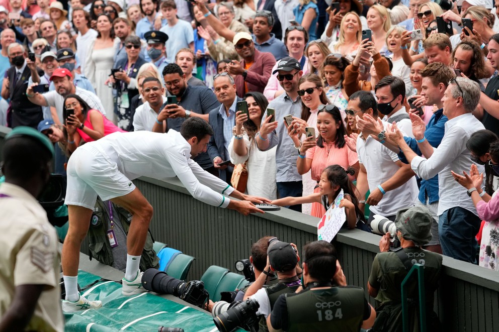 Novak Djokovič po výhre Wimbledonu 2021.