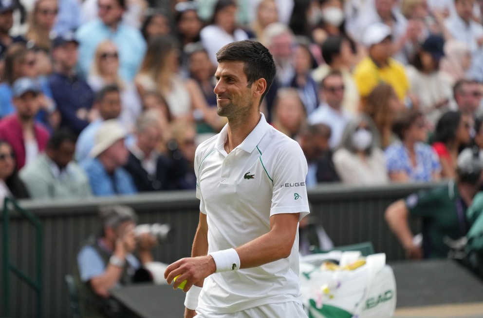 Novak Djokovič počas finále Wimbledonu 2021.