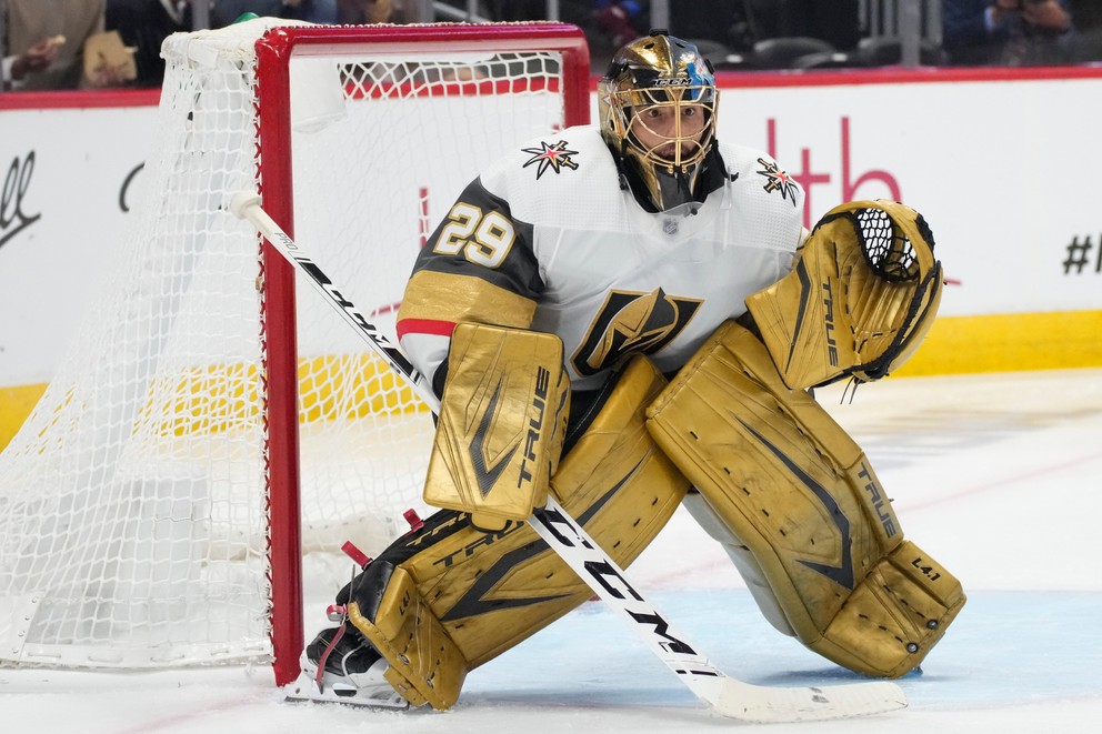 Brankár Marc-André Fleury v drese Vegas Golden Knights.