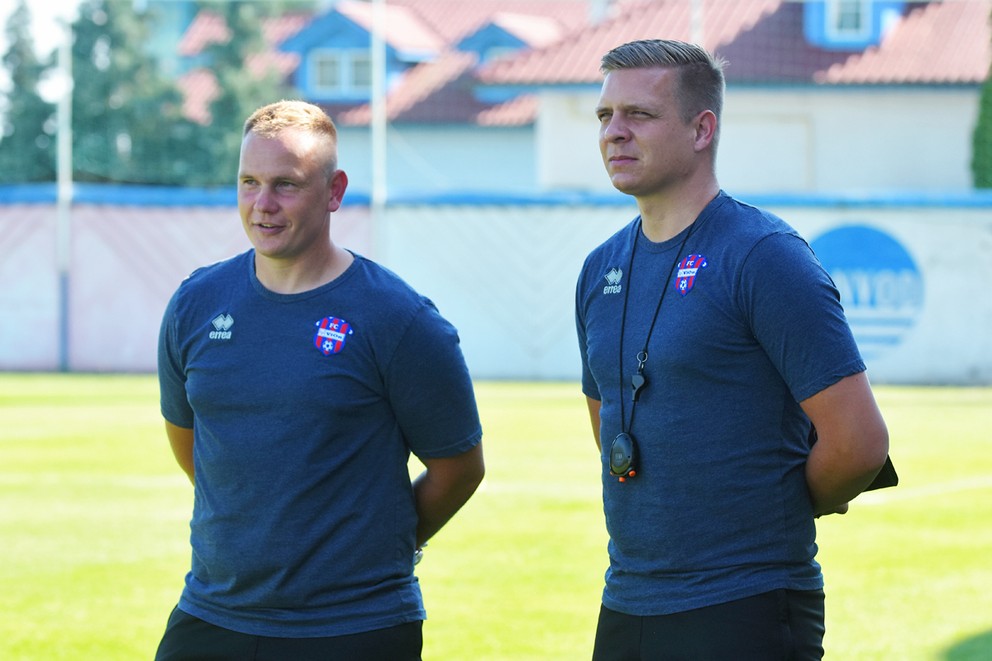 Martin Matlák (vľavo) s trénerom Zlatých Moraviec Ľubošom Benkovským. 