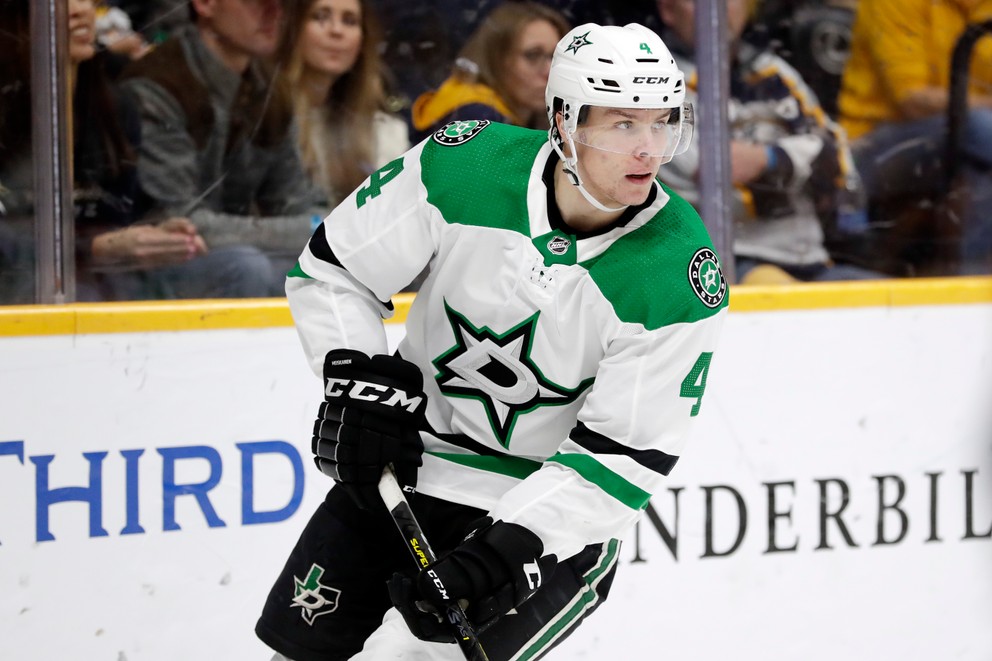 Fínsky obranca Dallasu Miro Heiskanen. 