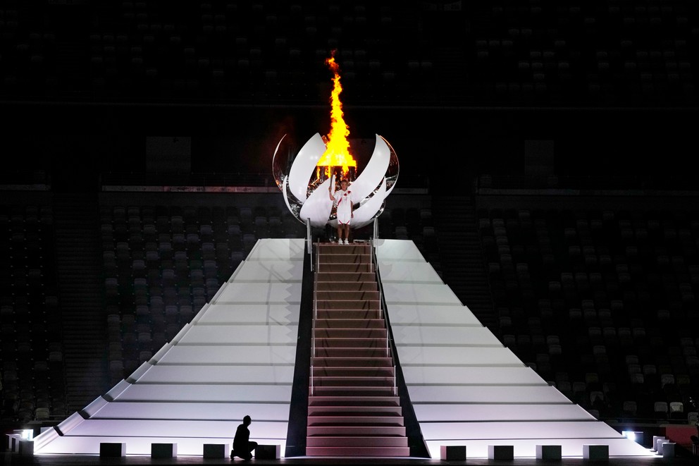 Olympijský oheň na LOH Tokio 2020 / 2021 zapálila tenistka Naomi Osaková.