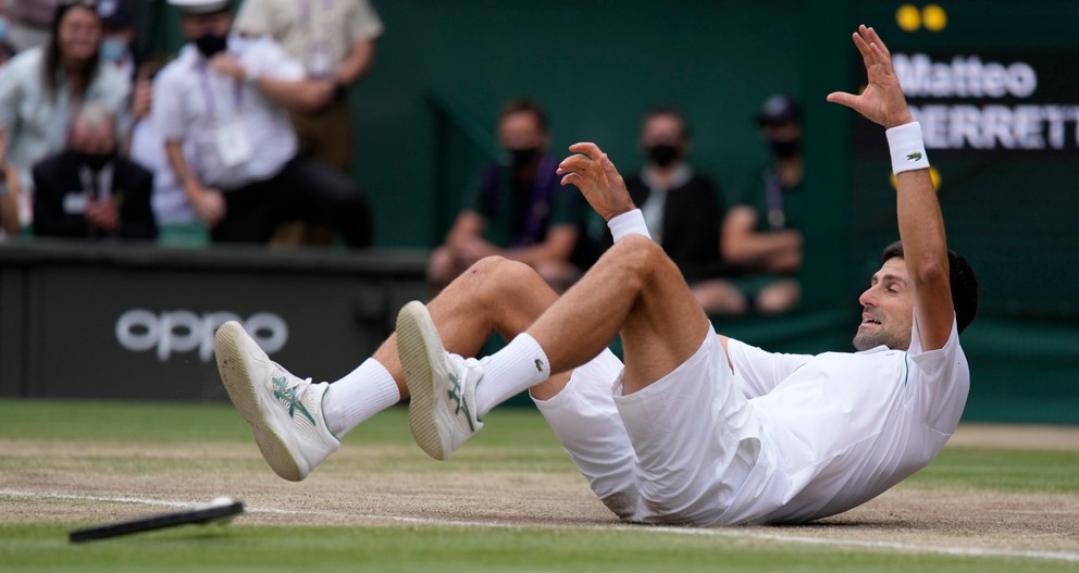 Novak Djokovič po premenenom mečbale vo finále Wimbledonu.