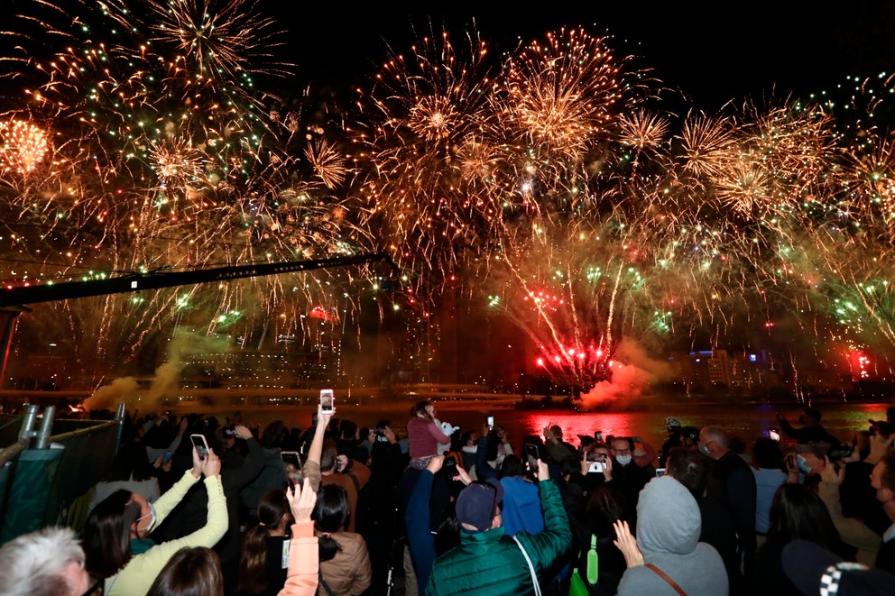 LOH v roku 2032 bude hostiť Brisbane. Na počesť oficiálneho víťazstva odpálili v meste ohňostroj.