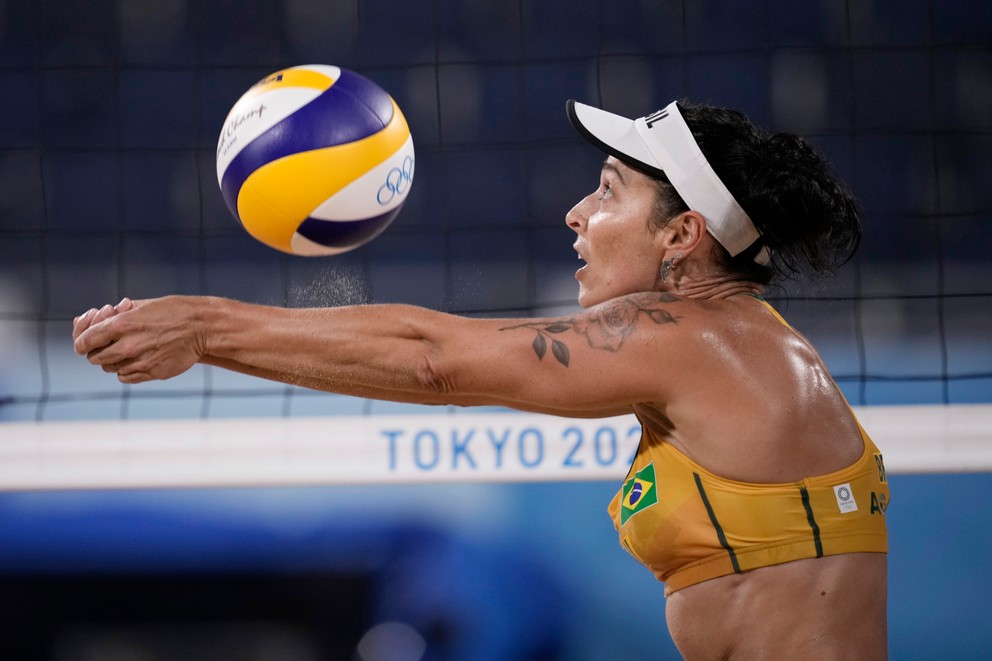 Brazílska plážová volejbalistka Agatha Bednarczuková na LOH Tokio 2020 / 2021.