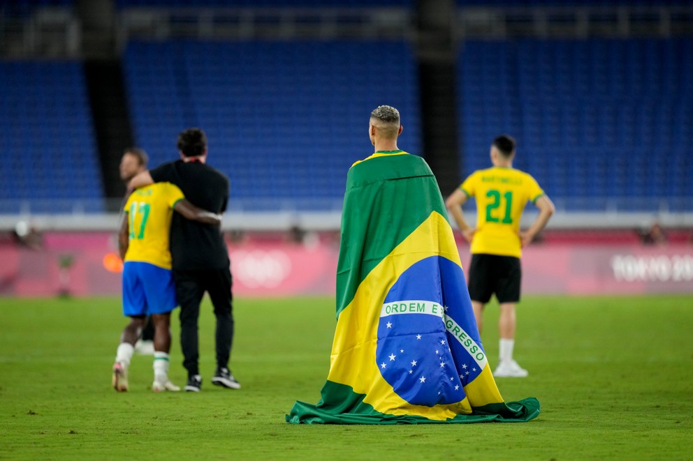 Brazília po víťazstve vo finále futbalového turnaja na OH 2020 / 2021 v Tokiu