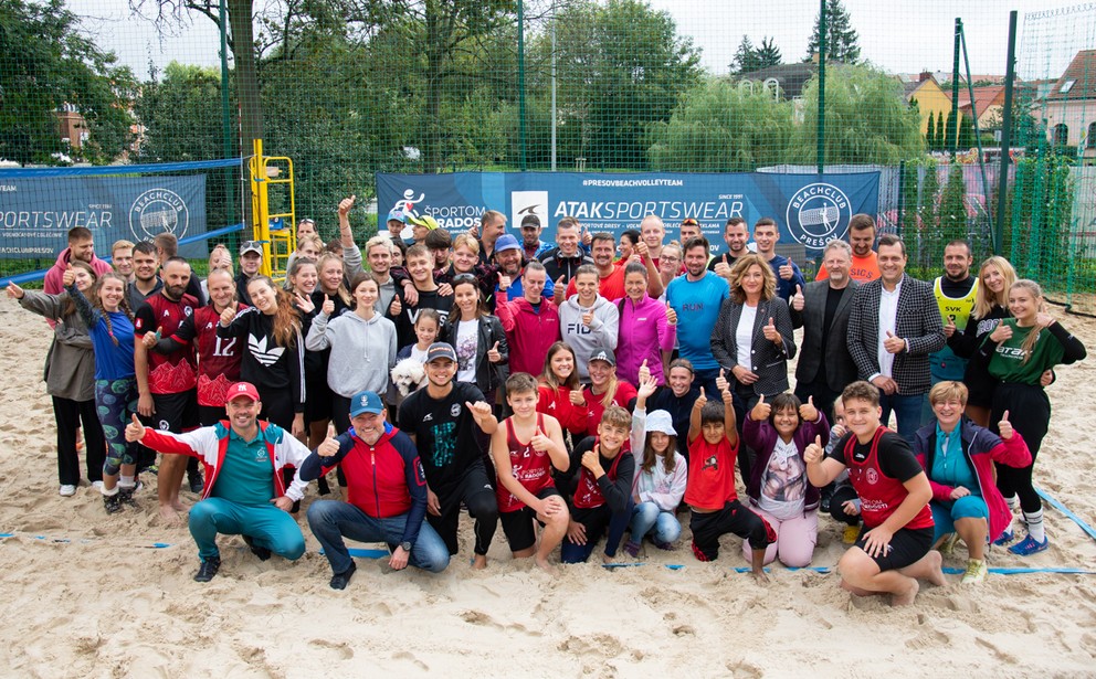 Účastníci a hostia volejbalového turnaja Prešov Beachvolley Cup 2021.