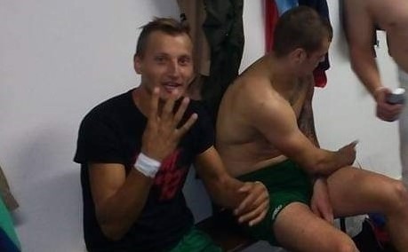 Štyri vztýčené prsty Rugolského znamenajú rovnaký počet strelených gólov.