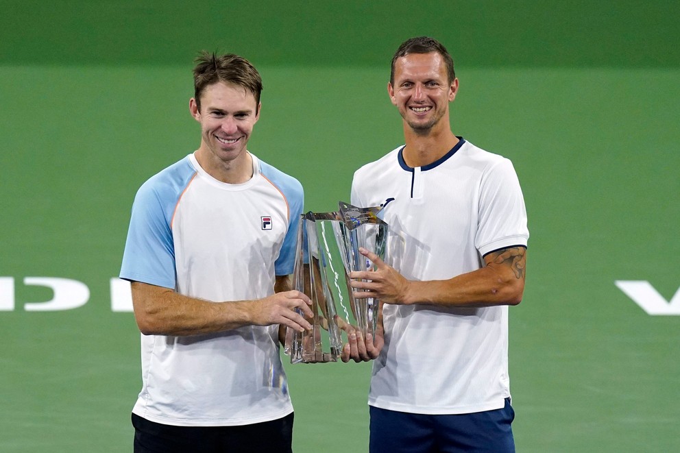 Filip Polášek a John Peers s titulom na Indian Wells 2021.