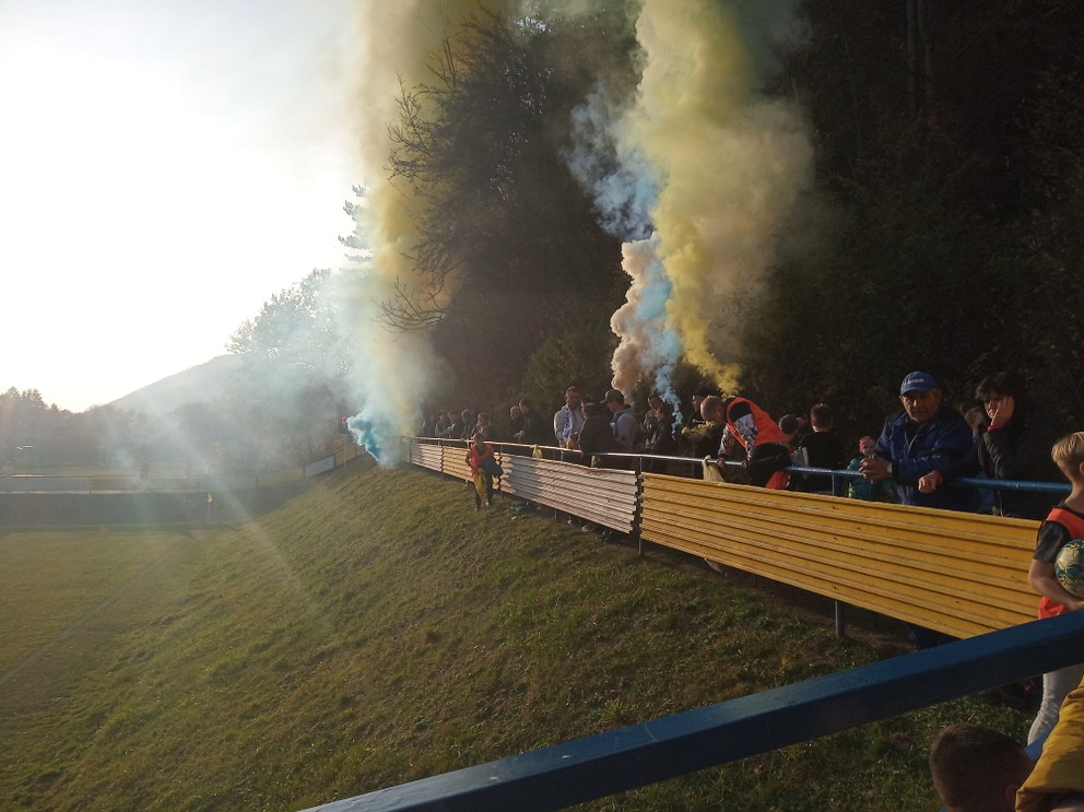 Fanúšikovia počas zápasu Slovnaft Cupu ŠK Belá - MFK Vranov nad Topľou.