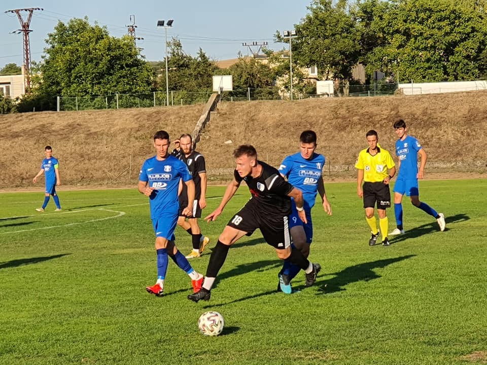 V zápase Šahy – Gabčíkovo (0:3) s číslom 18 Róbert Sármány. 