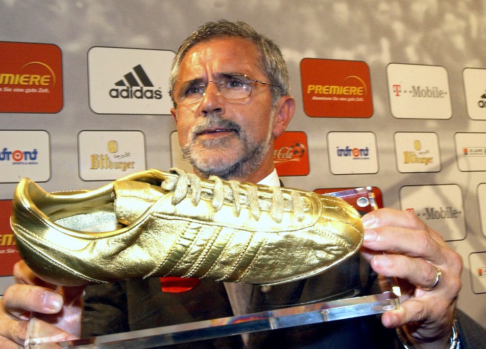 Gerd Müller so zlatou kopačkou v roku 2003.