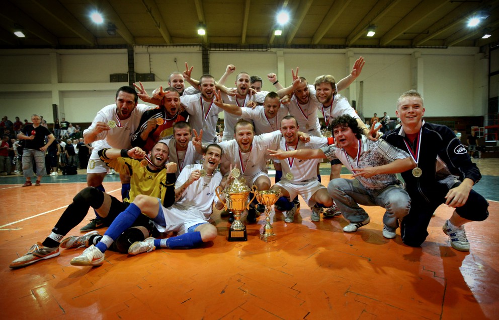 Hráči RCS Košice oslavujú majstrovský titul v sezóne 2008/09.