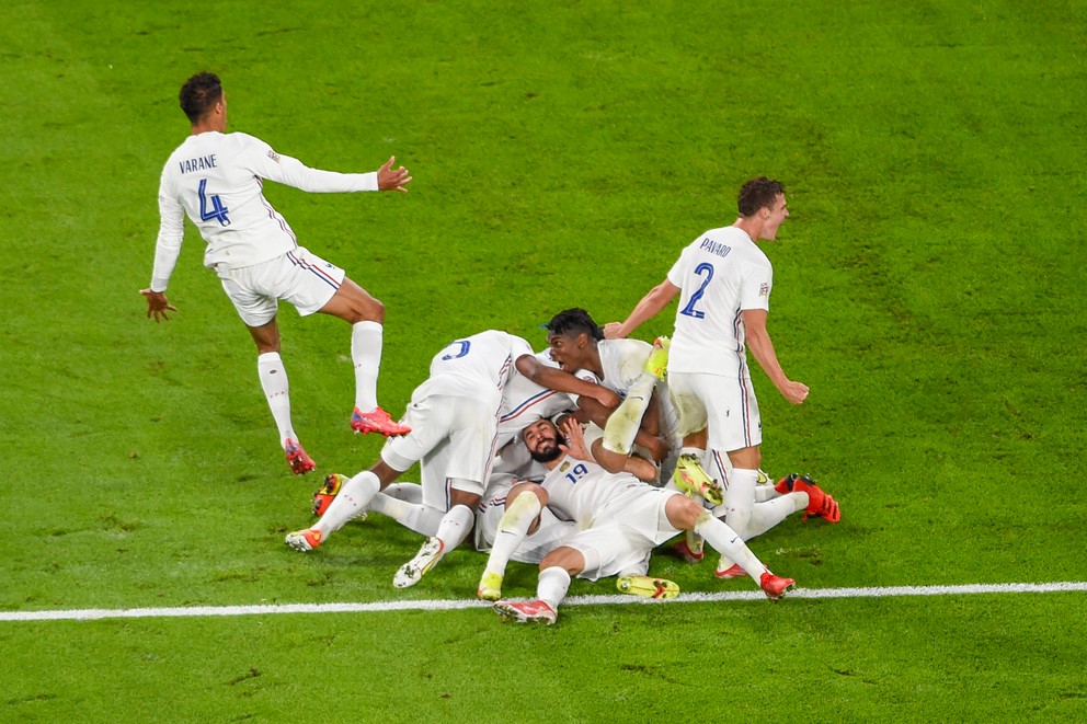 Radosť francúzskych futbalistov po tom, čo dal Theo Hernandez gól.