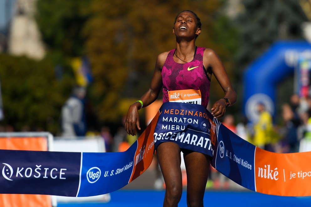 Medzinárodný maratón mieru 2021, ženská víťazka Tadesse Kumela Ayantuová.