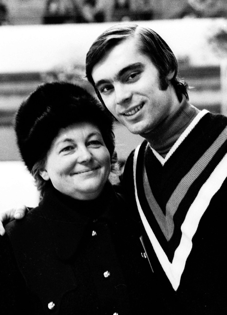 Ondrej Nepela s trénerkou Hildou Múdrou na MS v krasokorčuľovaní 1. marca 1973.
