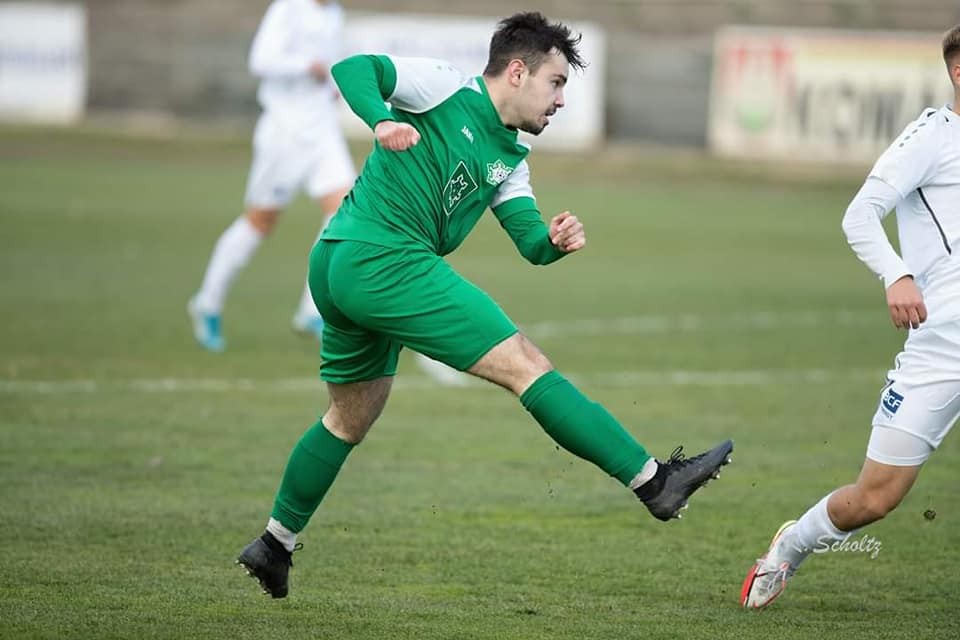 V jeseni sa v zeleno-bielych farbách FKM šesťkrát gólovo zapísal aj 20-ročný odchovanec Komárna Matej Palacka. 
