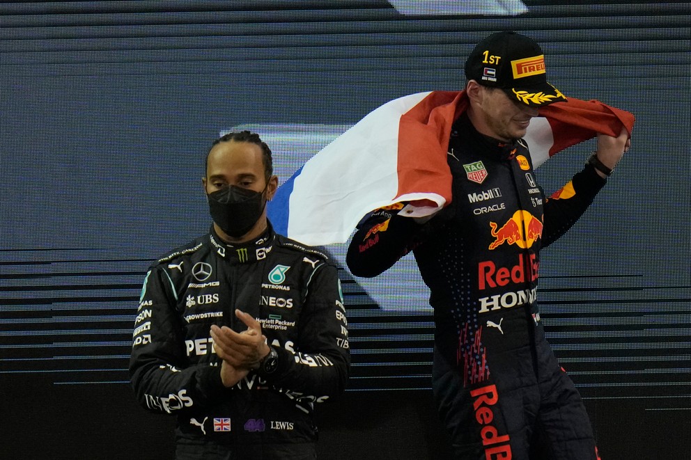 Duo, ktoré zviedlo boj o titul do úplného konca - Max Verstappen a Lewis Hamilton.