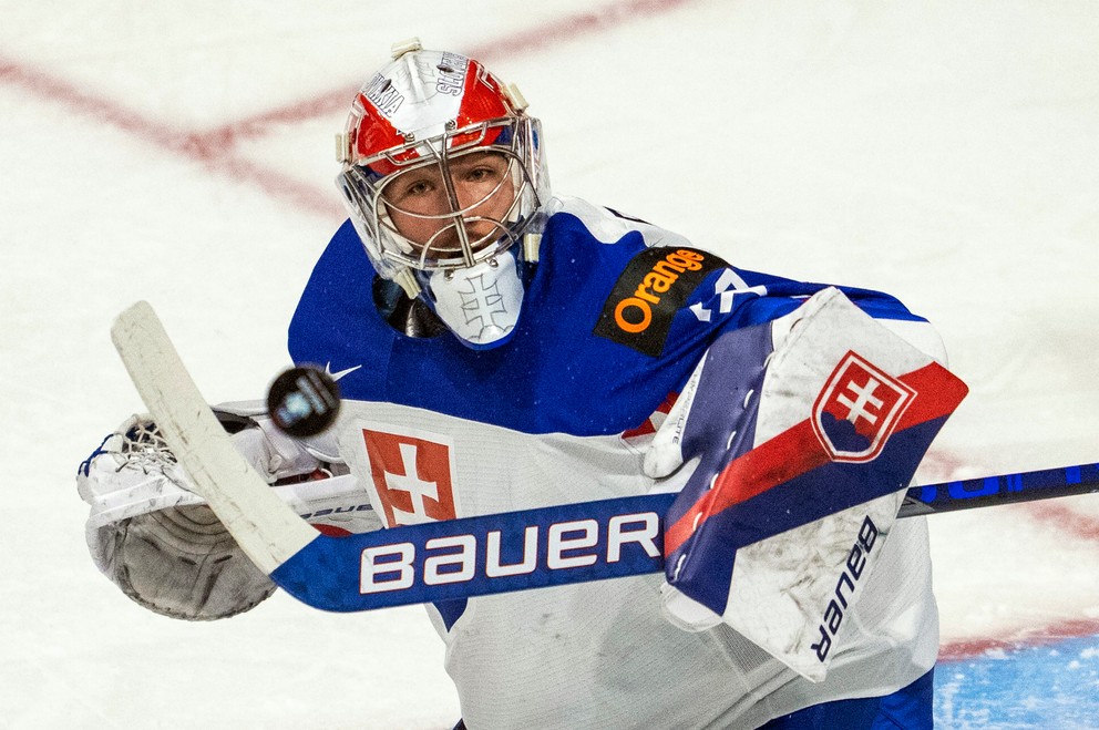 Slovenský brankár Šimon Latkóczy na MS 20 v hokeji 2022. 