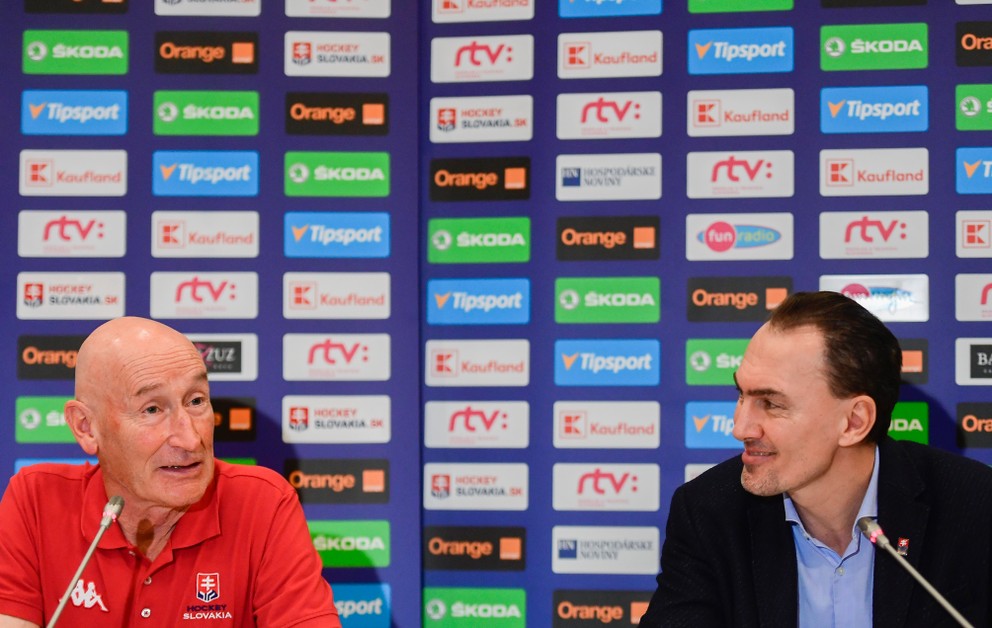 Tréner slovenskej reprezentácie Craig Ramsay a generálny manažér Miroslav Šatan.