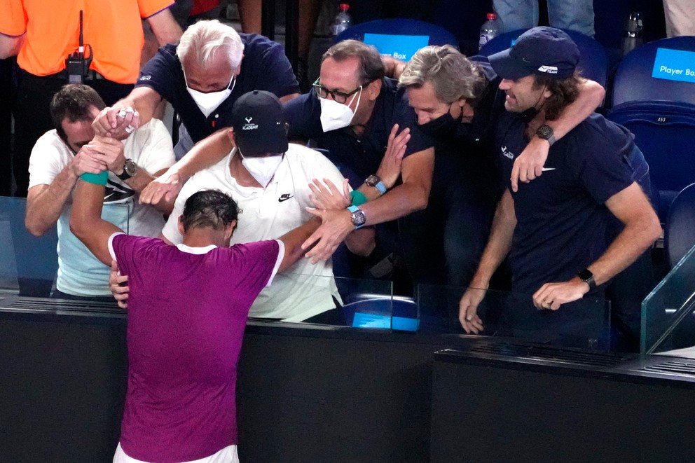 Rafael Nadal sa teší spolu so svojim tímom.