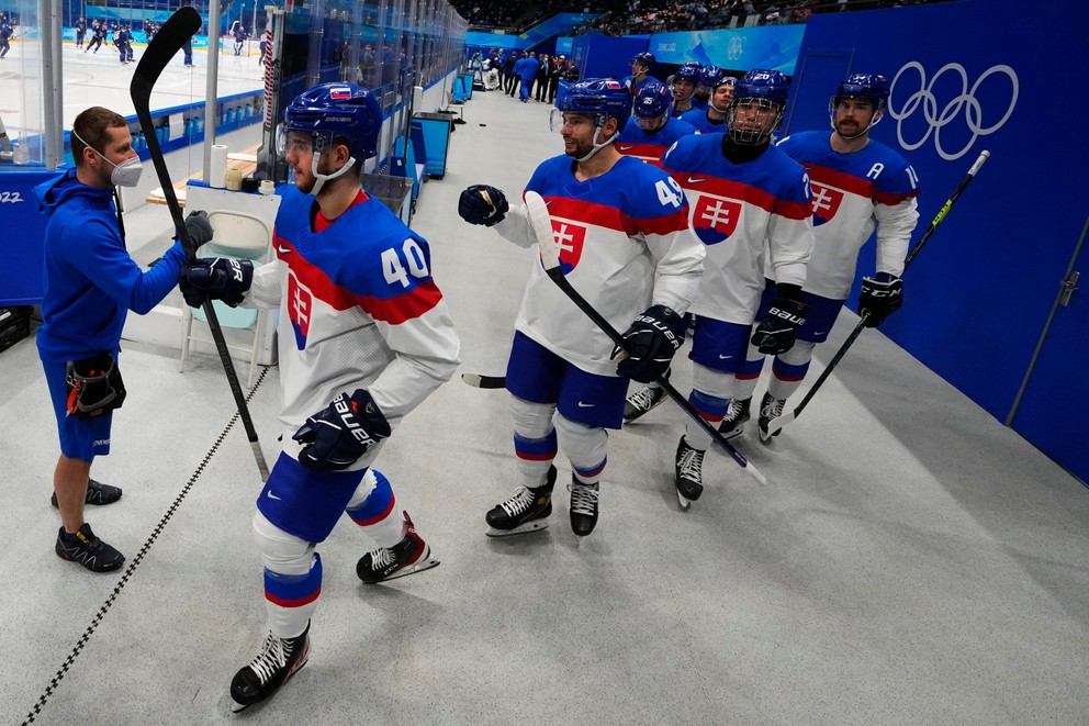 Nástup slovenských hokejistov na semifinálový zápas proti Fínsku na ZOH 2022 v Pekingu.
