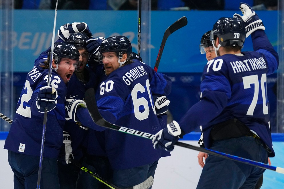 Fínska radosť z prvého gólu v semifinále Slovensko - Fínsko na ZOH 2022 v Pekingu.