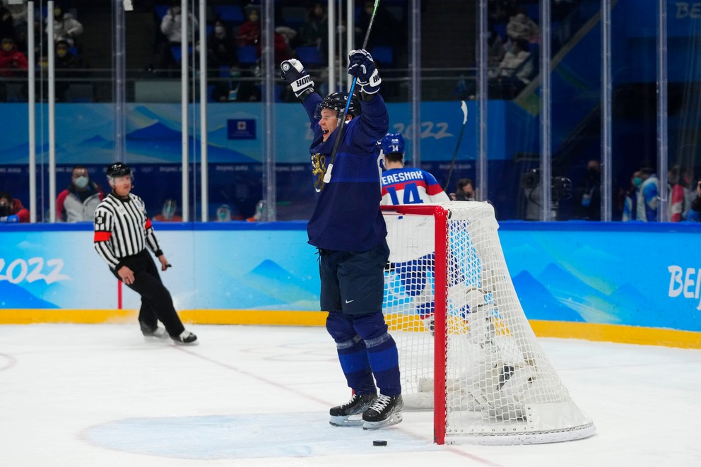 Fínsko si v semifinále ZOH 2022 v Pekingu vydýchli až po góle Harriho Pesonena do prázdnej brány.
