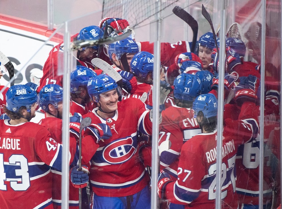 Montreal Canadiens oslavuje víťazstvo.