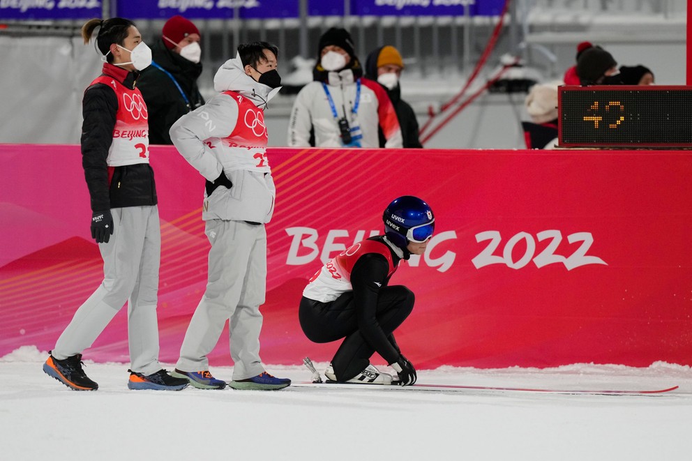 Rjoju Kobajaši (dole) na ZOH 2022 v Pekingu.