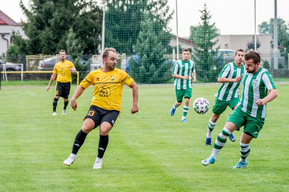 O remízu Salky v Podlužanoch (1:1) sa zaslúžili aj (zľava) Attila Baka, András Király a Gergely Gyebnár.