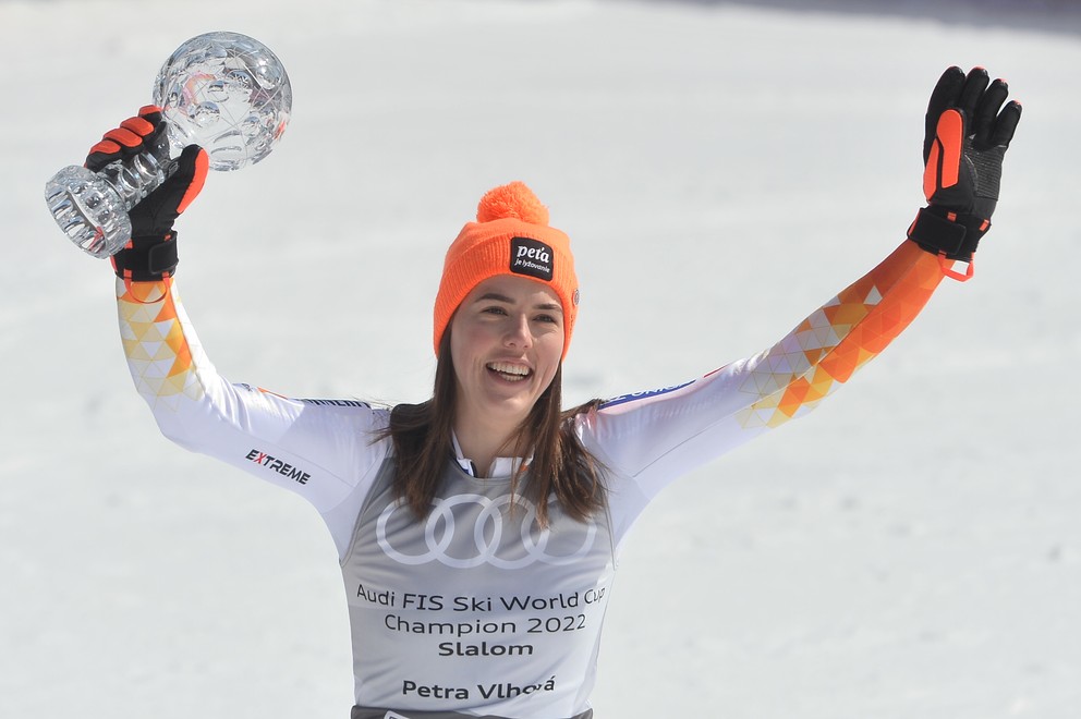 Petra Vlhová si prebrala malý glóbus za slalom.