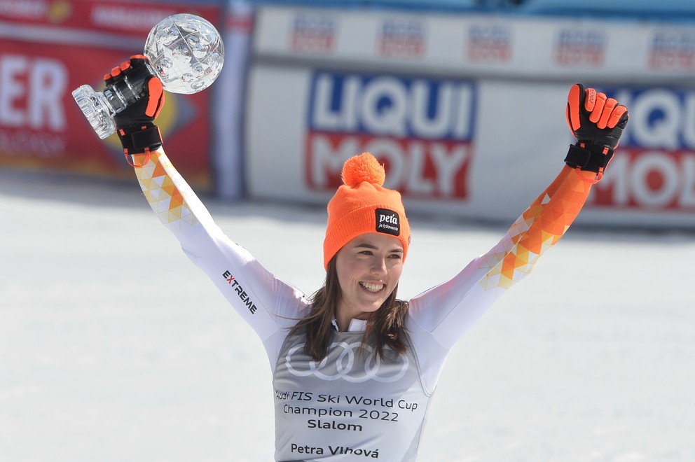 Petra Vlhová si prebrala malý glóbus za slalom.