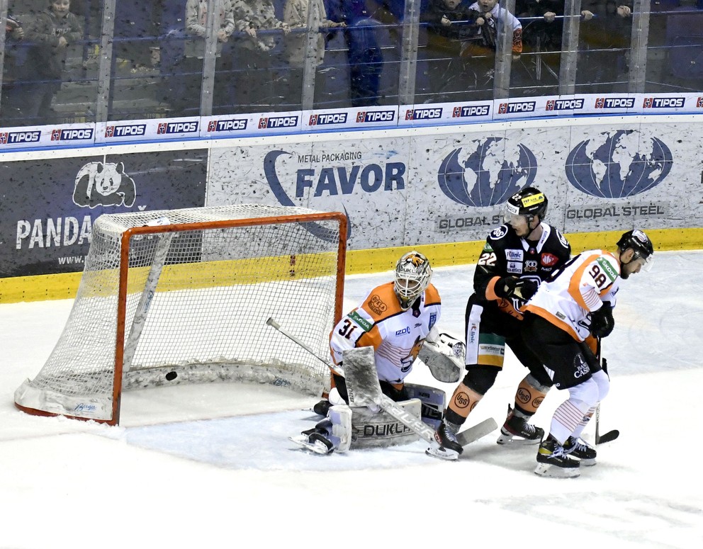 Rozhodujúci gól v predĺžení šiesteho zápasu štvrťfinále medzi Košicami a Michalovcami.